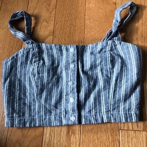 Super cute crop top!! Perfect for summer :)